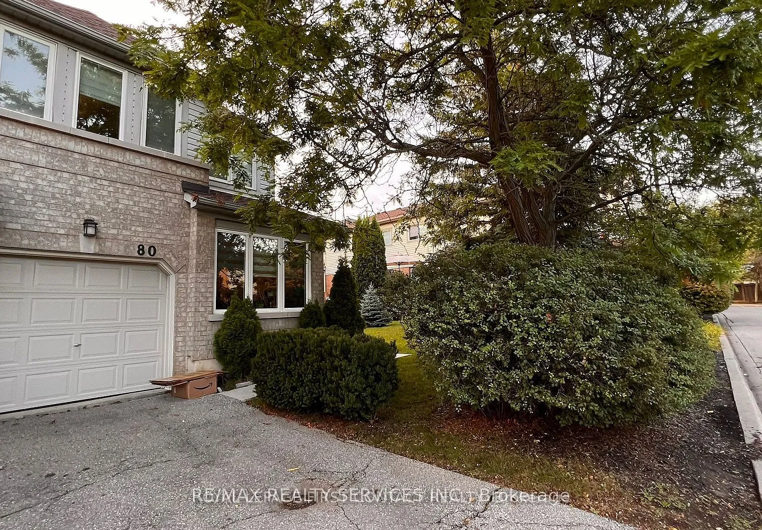 10 bed, $3,750 — Photo 1