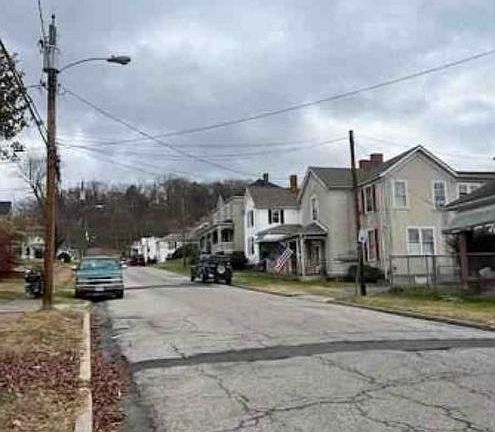 Exterior Neighborhood (street photo)