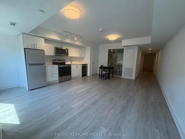 3 Strathgowan Ave #322 — Photo 5