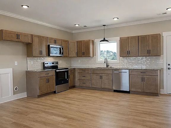 4th image of 704 Mitchell Dr