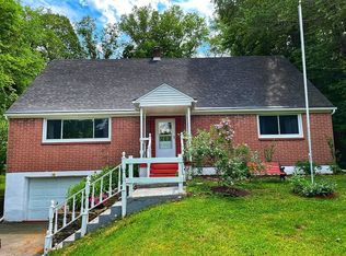 4902 Long Acre Dr, Syracuse, NY 13215