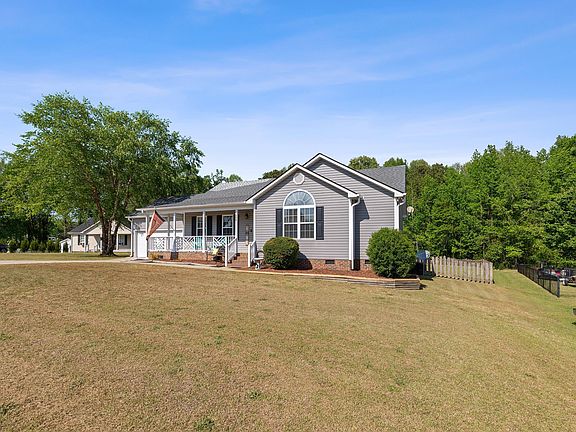 3rd image of 253 Skylar Ln