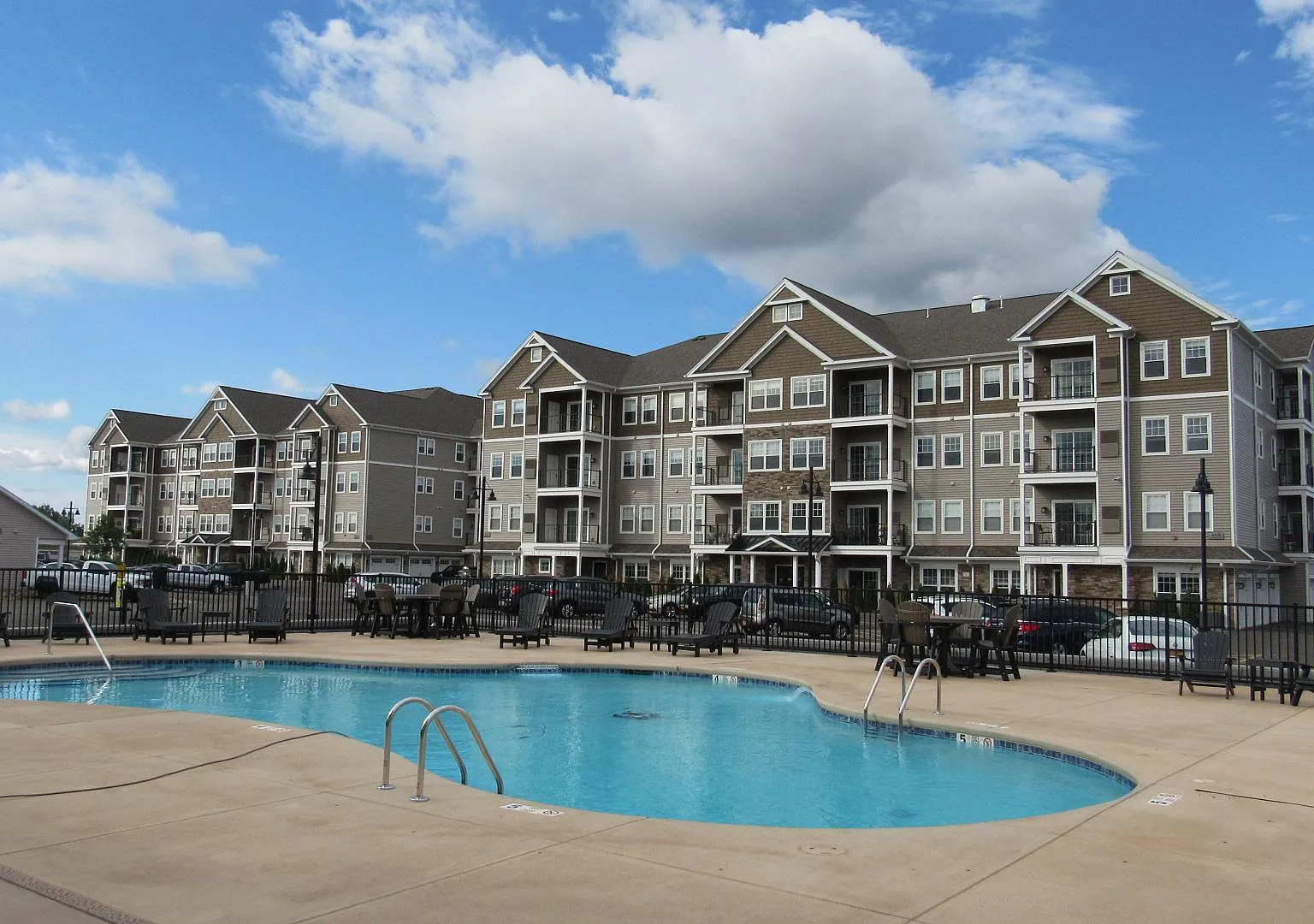 600 River Road Apartments — Photo 3