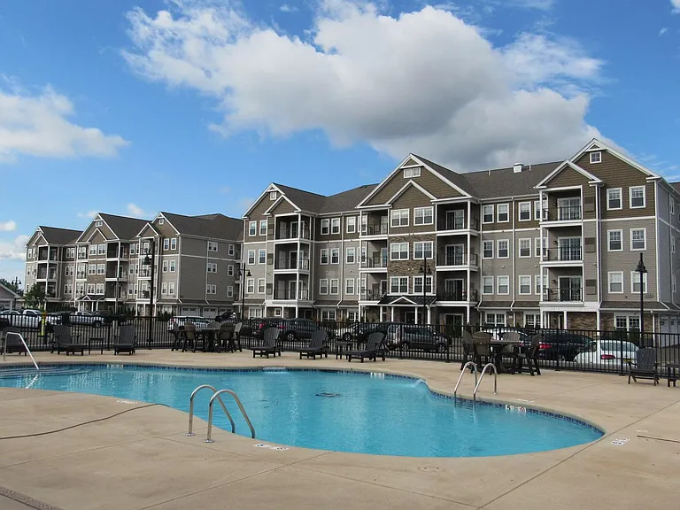 600 River Road Apartments — Photo 3