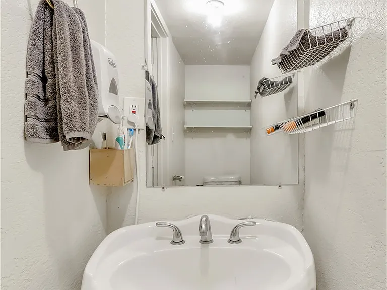 520 Helena St — Photo 19
