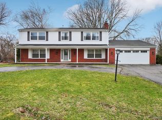 29729 Pipers Ln, Farmington Hills, MI 48334