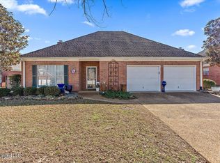 573 Spring Lake Dr, Pearl, MS 39208