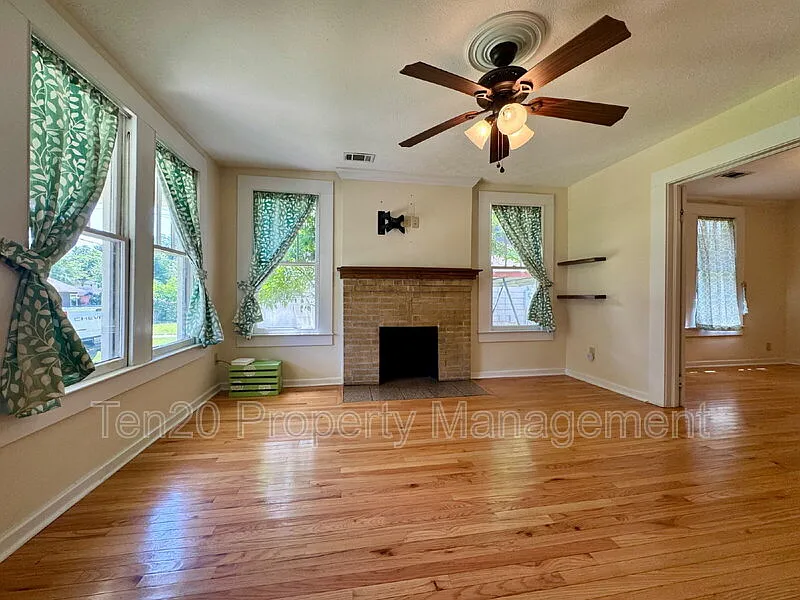 2 bed, 1100 sqft, $1,025 — Photo 3