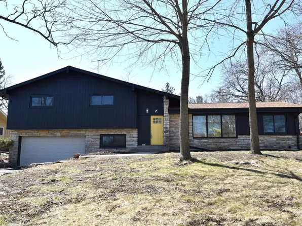 9031 North Santa Monica BOULEVARD, Bayside, WI 53217