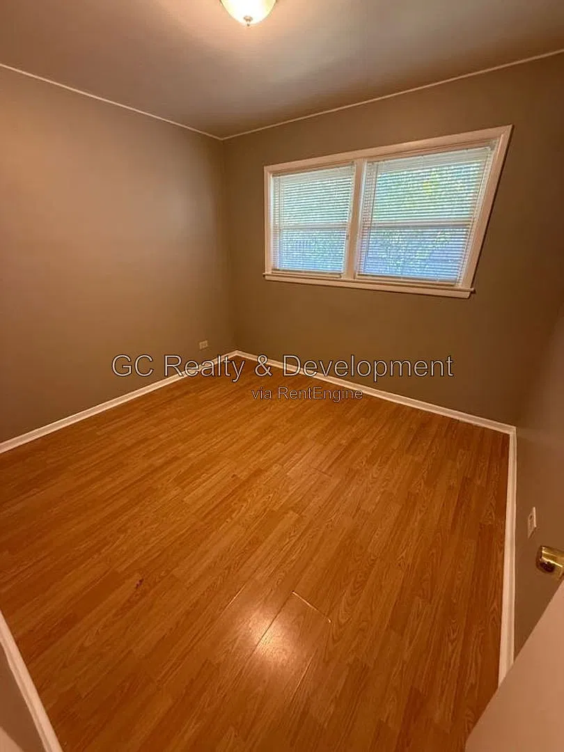 2 bed, 1.0 bath, 744 sqft, $1,275 — Photo 4