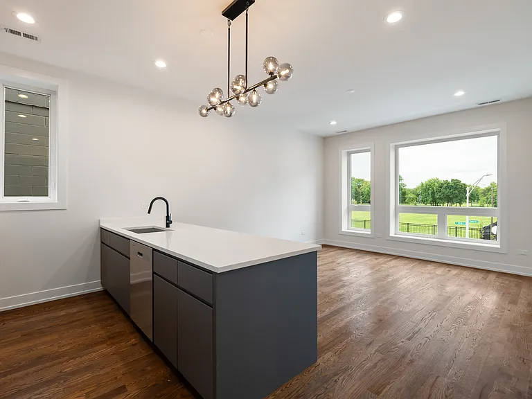 408 E 50th Pl #2W — Photo 6