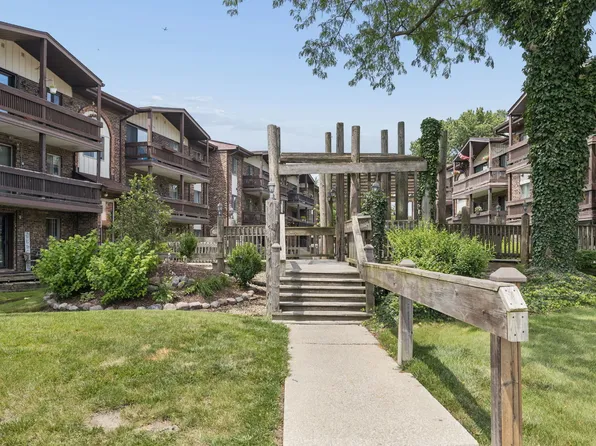 14003 James Dr APT 722, Crestwood, IL 60445