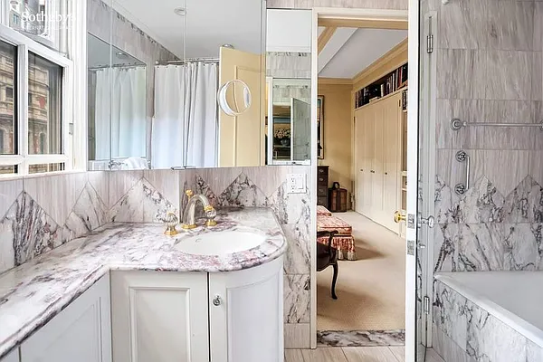 Sold by Sotheby's International Realty | media 23