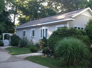 17283 Coles Park Rd, Spring Lake, MI 49456