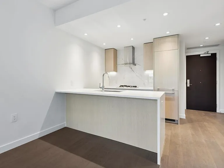 5168 Cambie St #312 — Photo 11