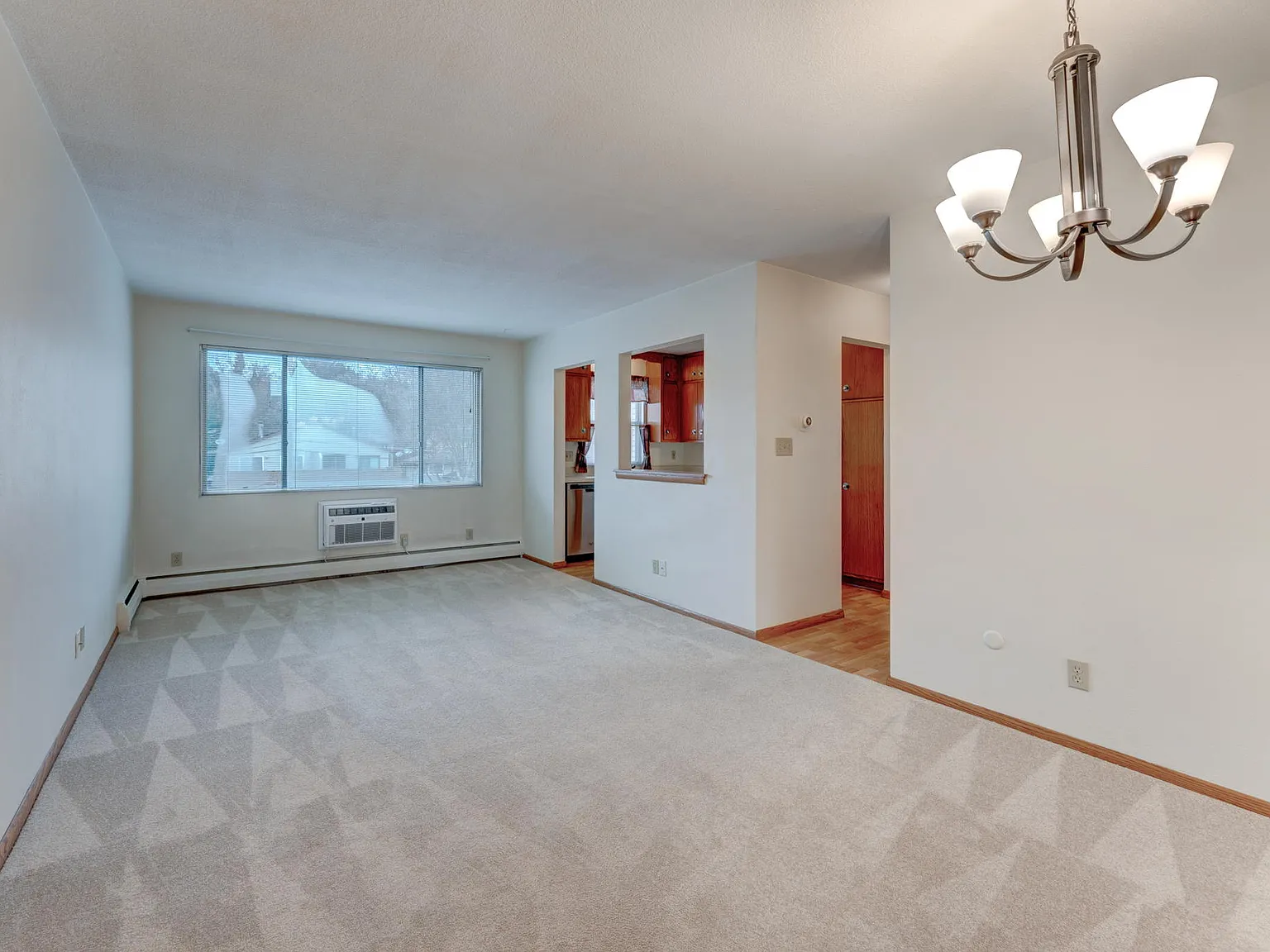 2 bed, 900 sqft, $1,275 — Photo 2