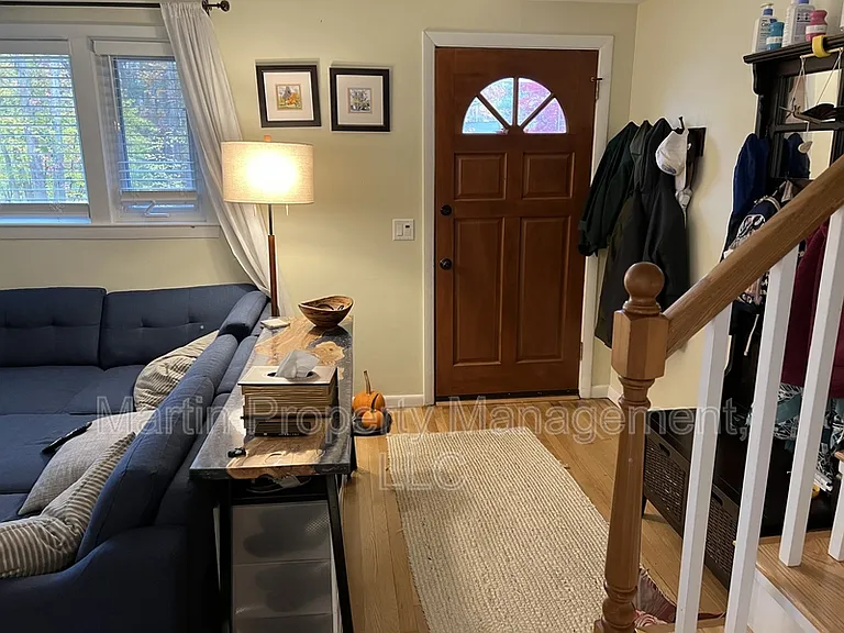 27 Burlington Rd — Photo 3