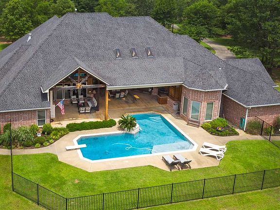2nd image of 240 Clear Lake Cir