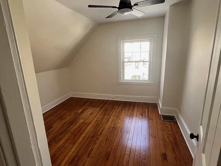 107 Upland Ter — Photo 12