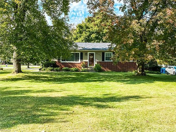 2nd image of 9590 Airlane Dr