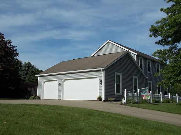3 Car Attached Garage