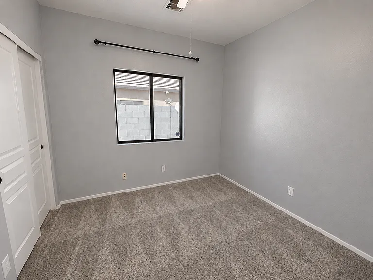 1207 W Carson Rd — Photo 5