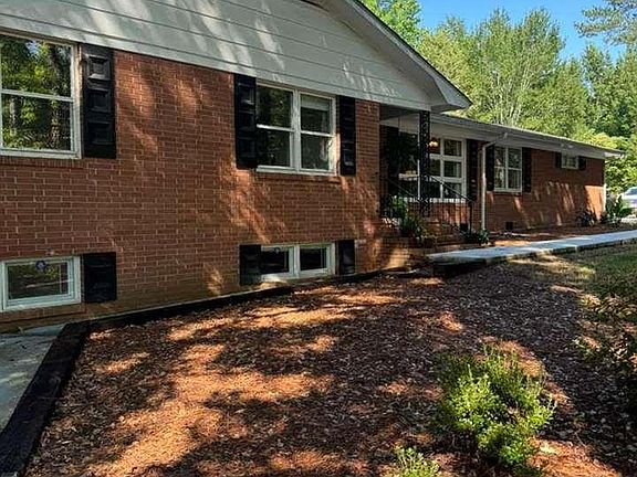 3rd image of 304 Sliding Hill Rd