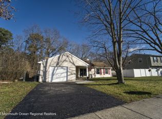 9 Spruce Cir S, Barnegat, NJ 08005