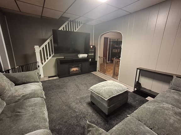 5th image of 179 Main St