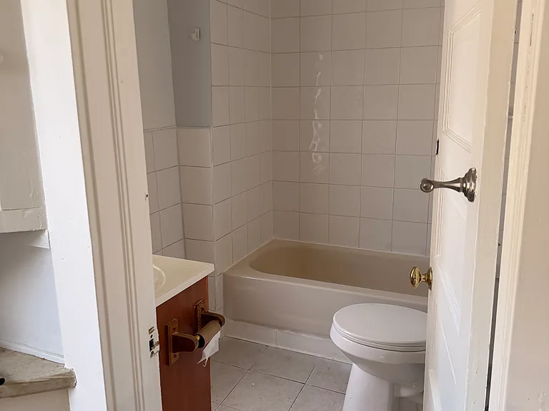 4422 Bridgeview Ave #UP — Photo 4