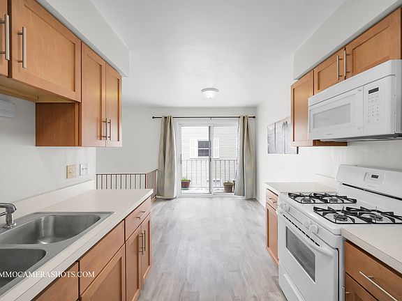 4th image of 195 Elizabeth Ct Unit D