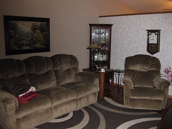3rd image of 1331 Cottonwood Dr