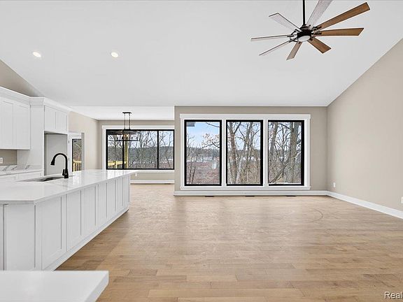 5th image of 4060 Metamora Ridge Rd