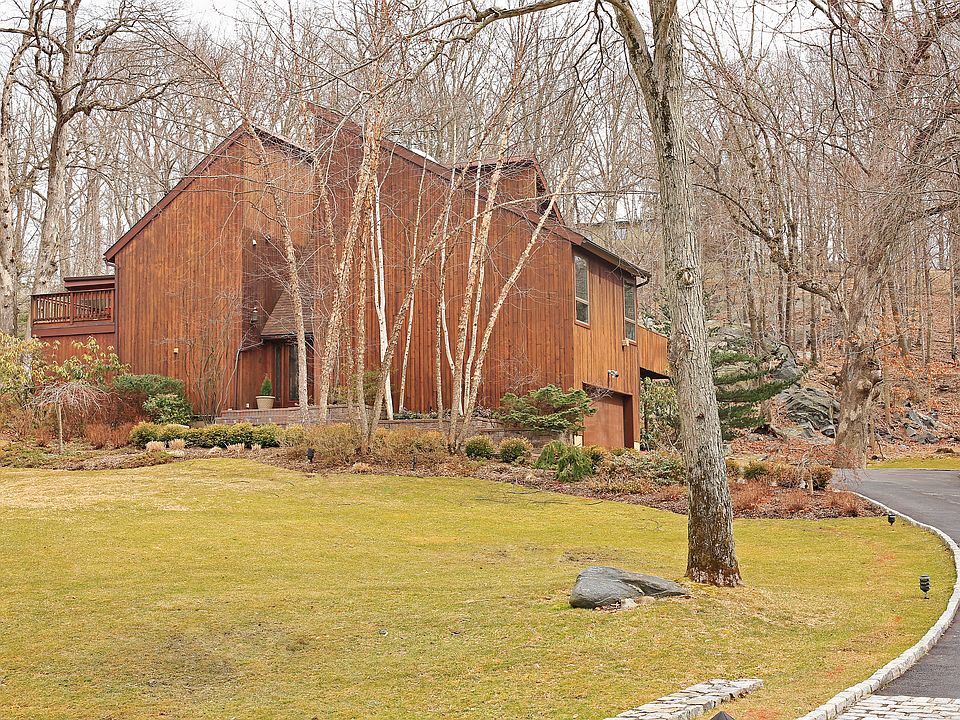 1st image of 35 Holly Pl