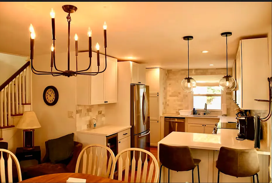 3 bed, 1.5 bath, 1260 sqft, $4,200 — Photo 3