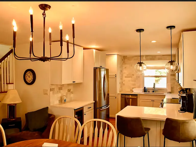 616 S Washington St — Photo 3