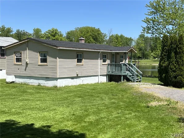 158 Van Ness Rd N, Baldwinsville, NY 13027