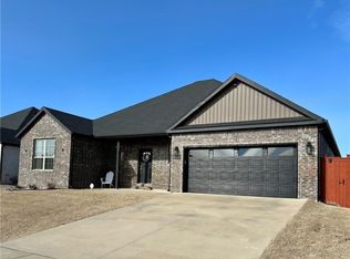 970 Skyline Loop, Centerton, AR 72719