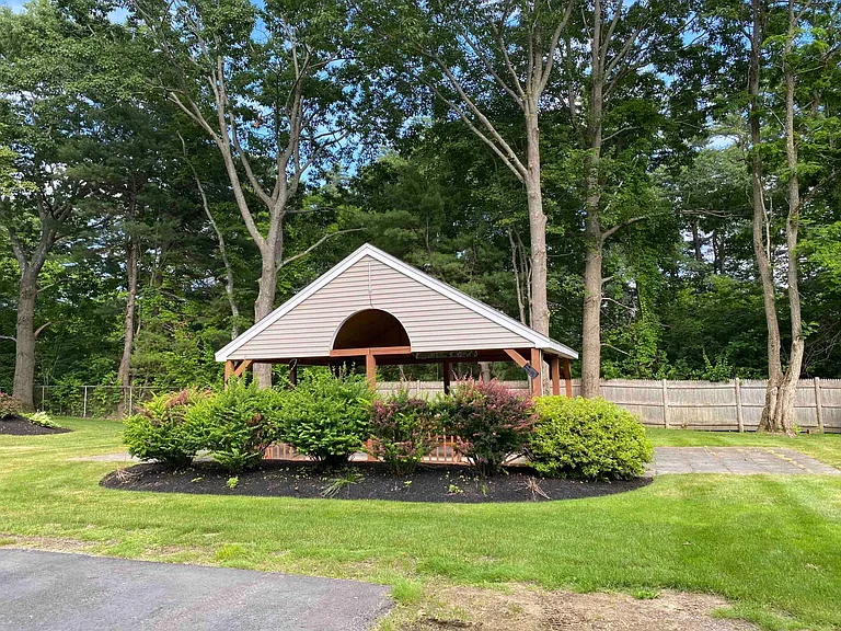 Communal area, gazebo picnic area
