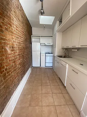 Rented by Standard Living Realty Inc | media 6