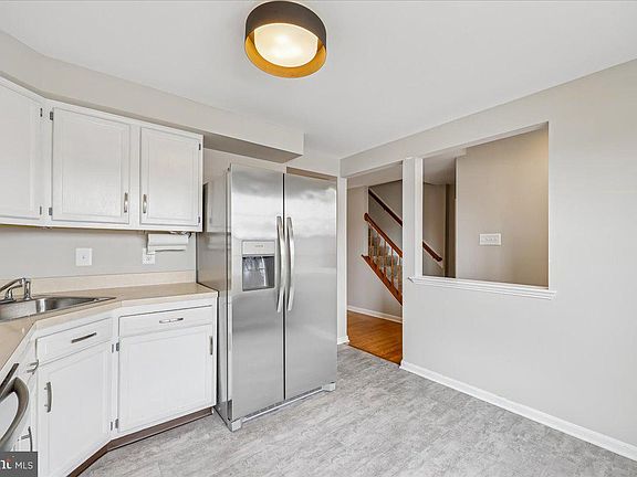 4th image of 8024 Waterview Ct