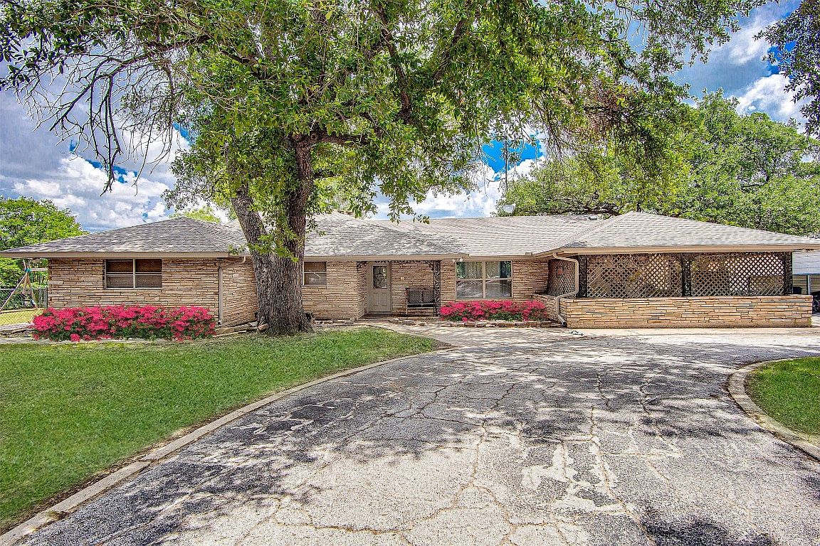 836 NW Renfro St, Burleson, TX 76028 Zillow