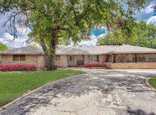 836 NW Renfro St, Burleson, TX 76028