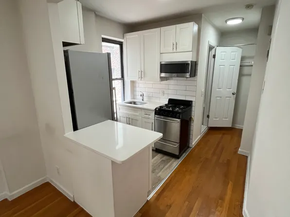 542 East 82nd Street image 1 of 10