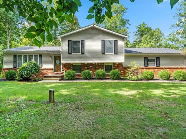 833 Circlewood Dr, Aurora, OH 44202