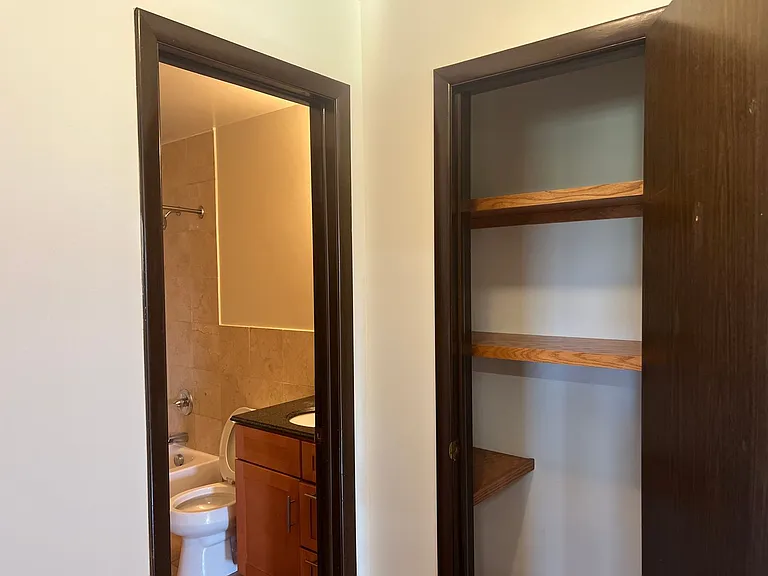 Embassy Square Apartments — Photo 32