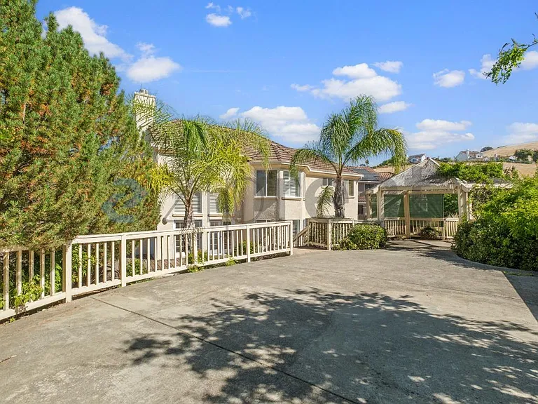 2552 Cotswold Hill Dr — Photo 39