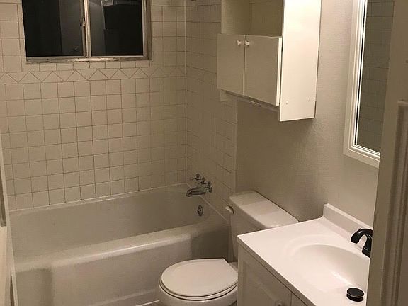 5th image of 1029 Wilson St