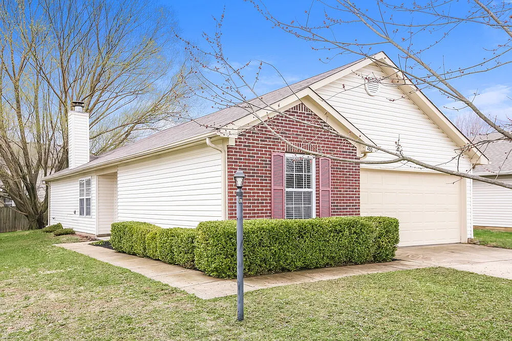 3 bed, 2.0 bath, 1218 sqft, $1,835 — Photo 1