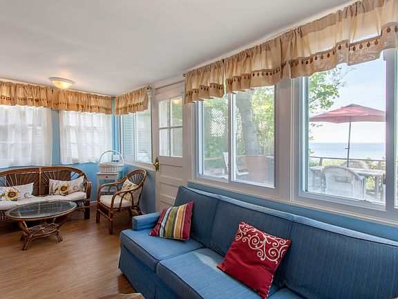5th image of 16 Woodcliff Trl